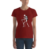 El Senderista (Hiker) Skeleton Women's t-shirt